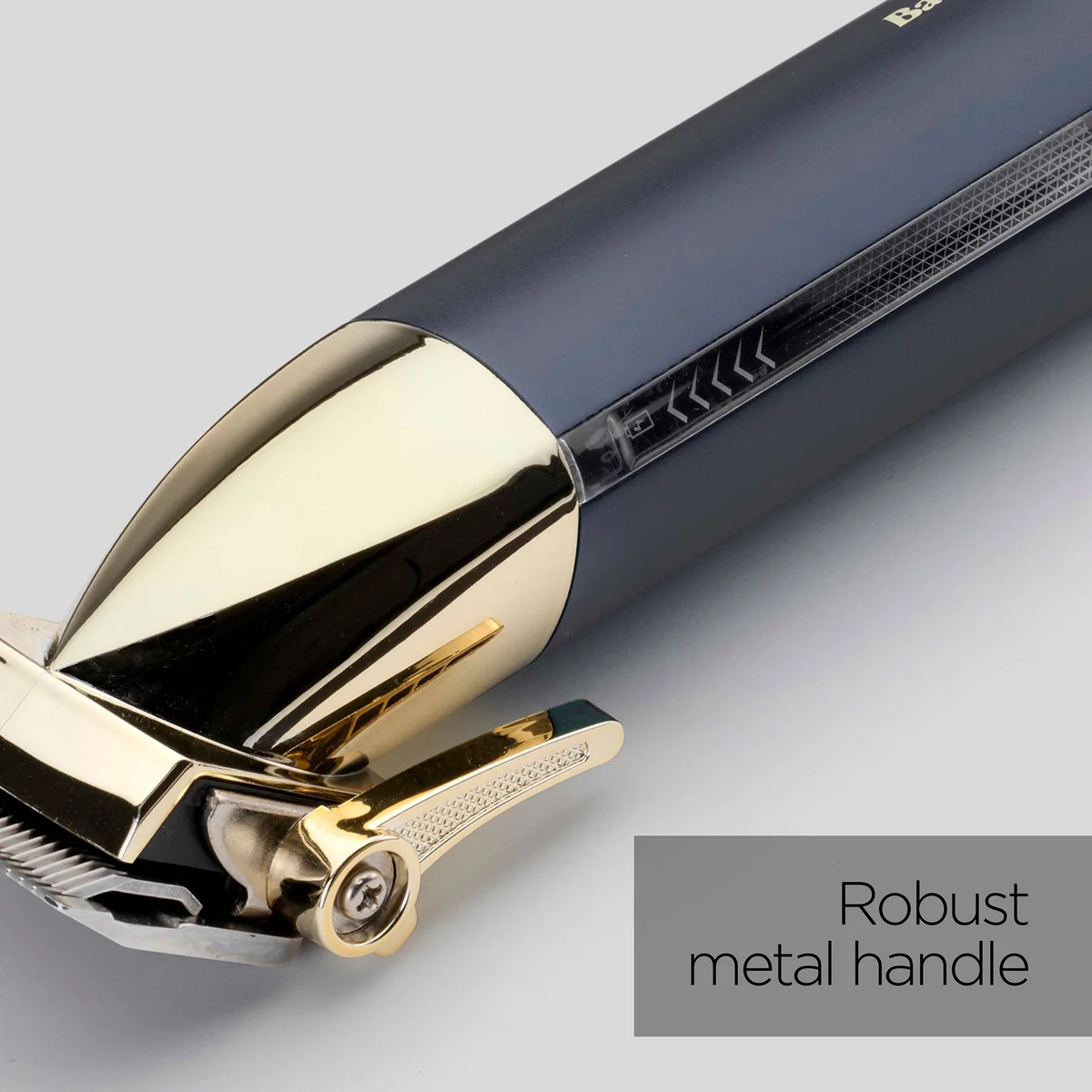 Қыз бірінші рет еркектің сиқырының дәмін татады Кішкентай қызбен әжетханада жыныстық қатынас